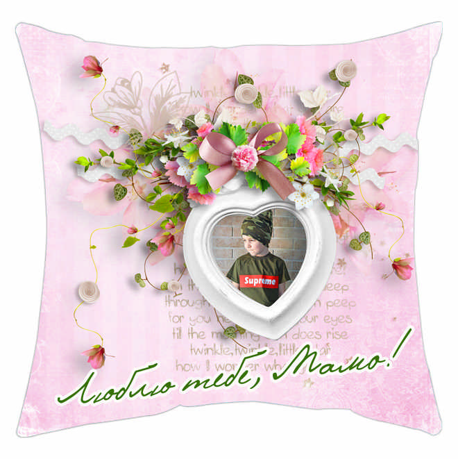 Мини-подушка декоративная "Люблю тебе, Мамо -фото у сердечку" от магазина Спиногрыз